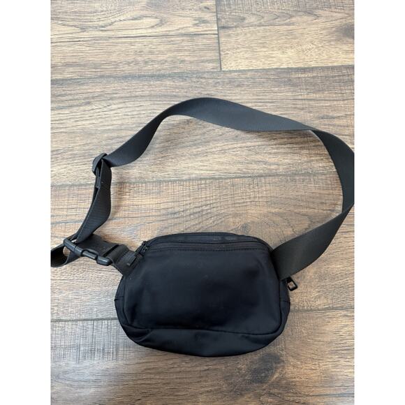 Lululemon Black Belt Bag - Picture 3 of 4